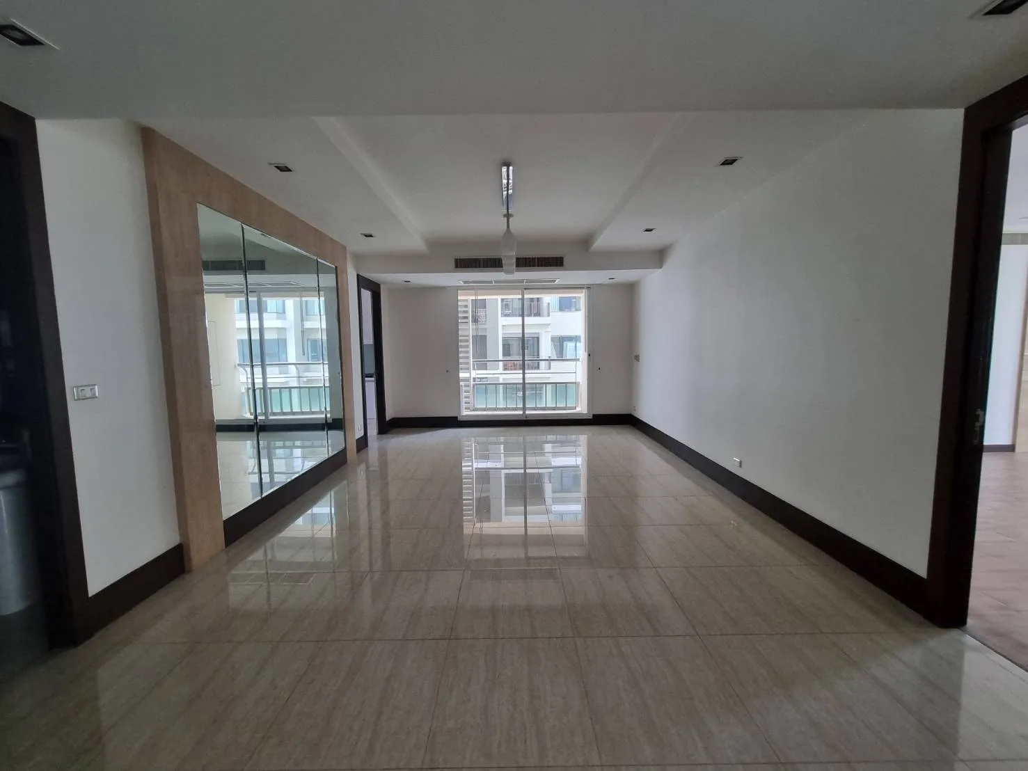 Property photos for Ideal 24