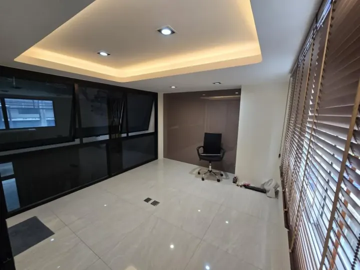 Property photos for District Ekkamai-ramintra