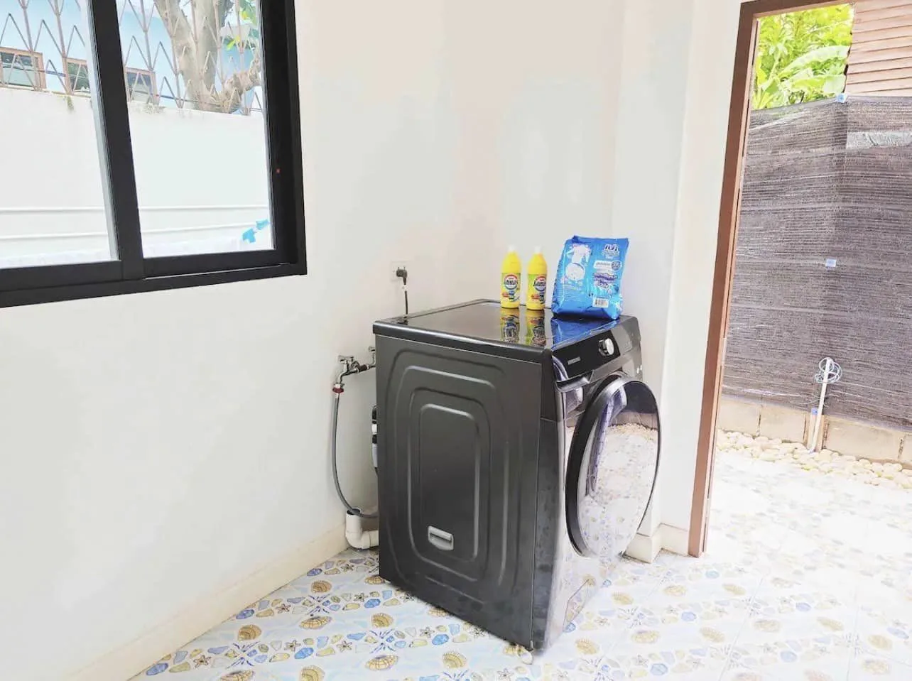 Property photos for Single House Soi Inthamara 29, Lane 1