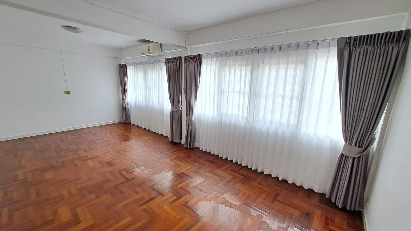 Property photos for Townhouse Soi Prasoet Di