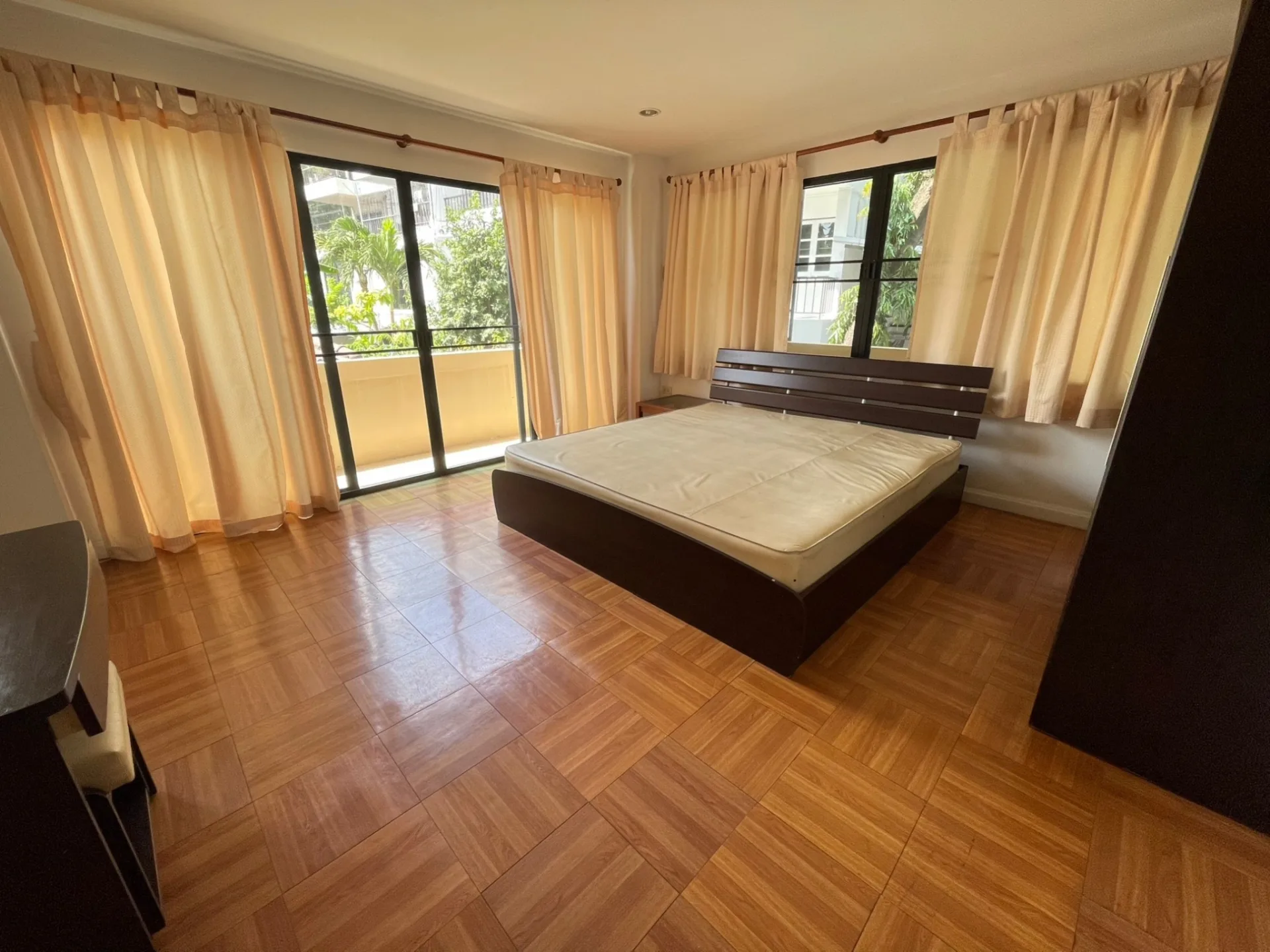 Property photos for Lin Court