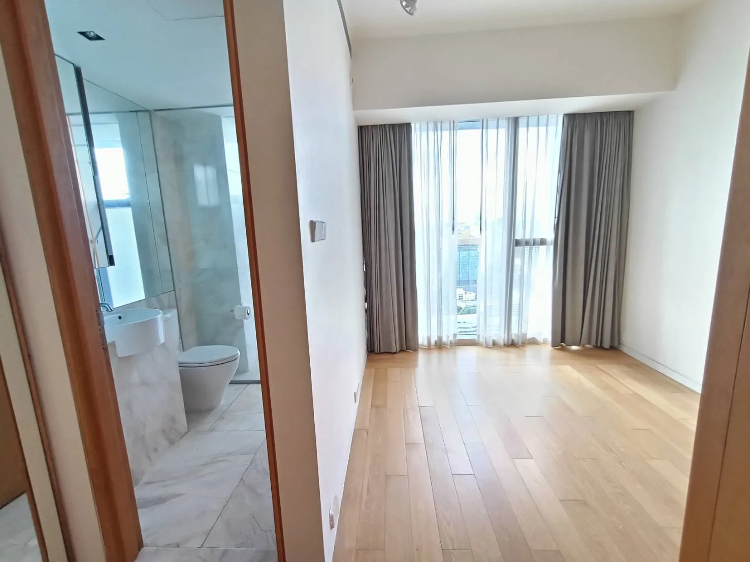 Property photos for The Met