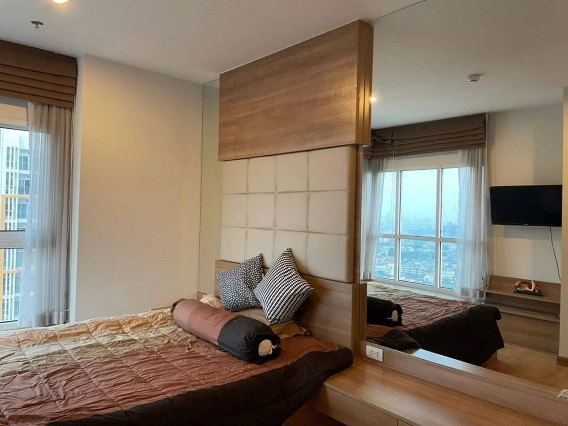 Property photos for The Parkland Grand Taksin