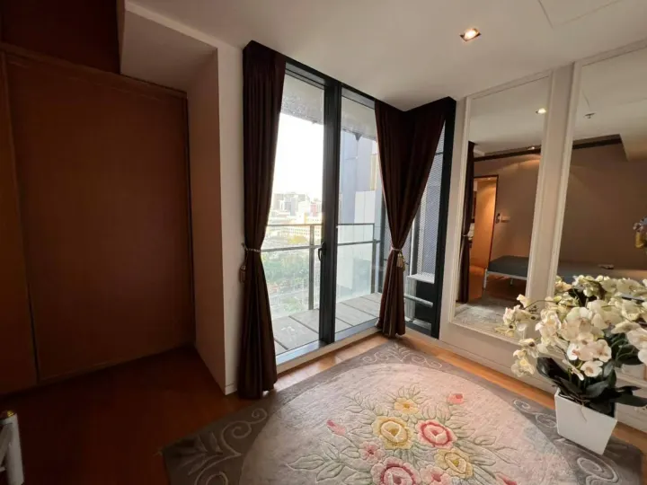 Property photos for The Met