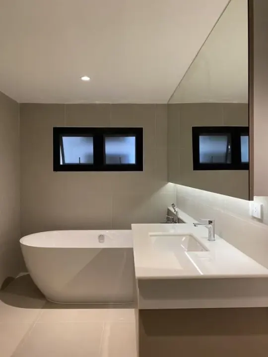 Property photos for Baxtor Paholyothin 14