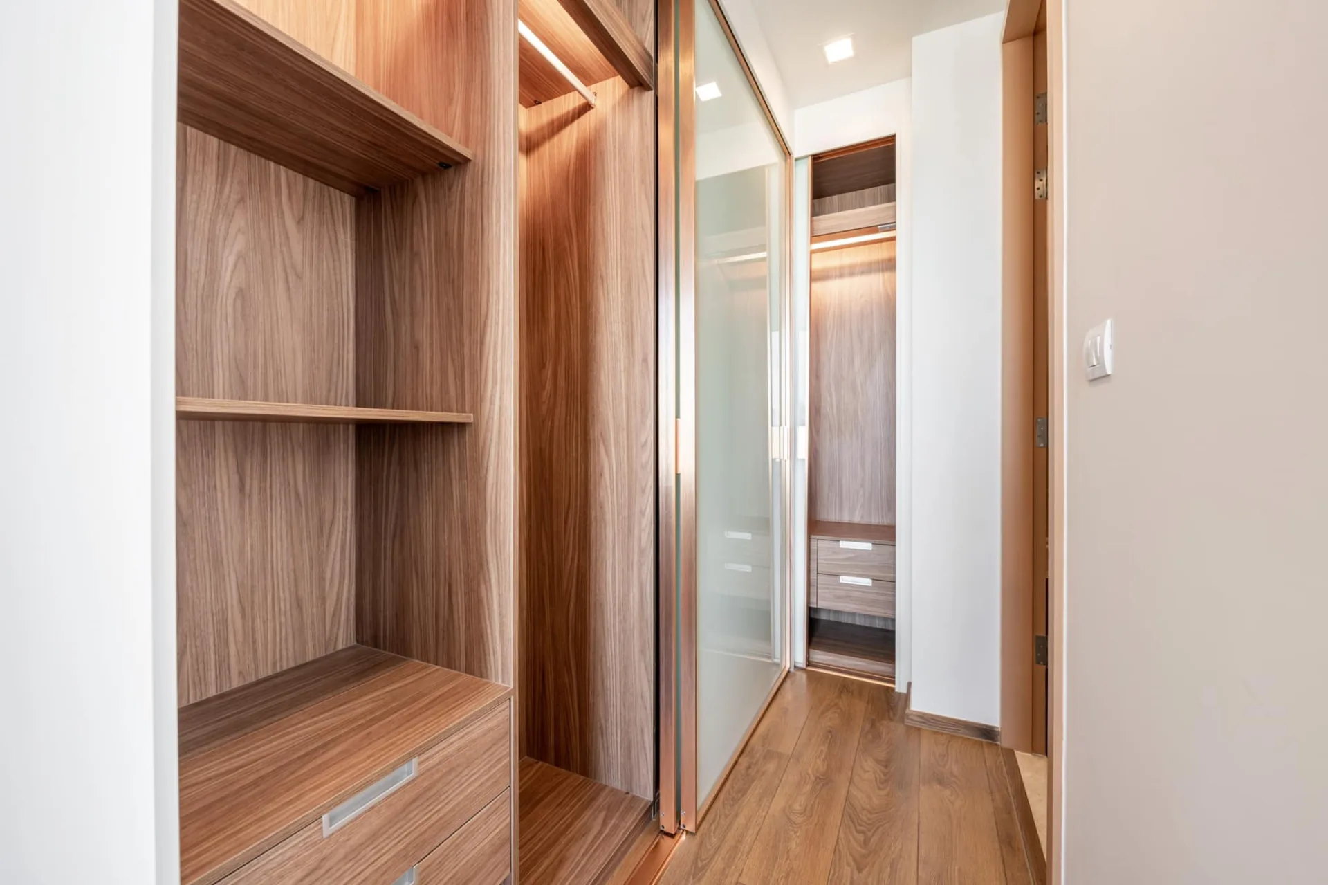 Property photos for Noble BE 33