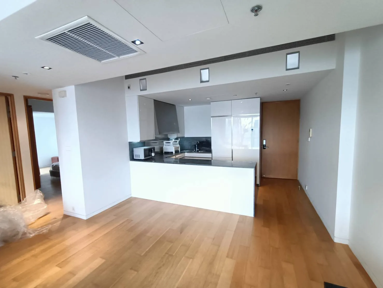Property photos for The Met