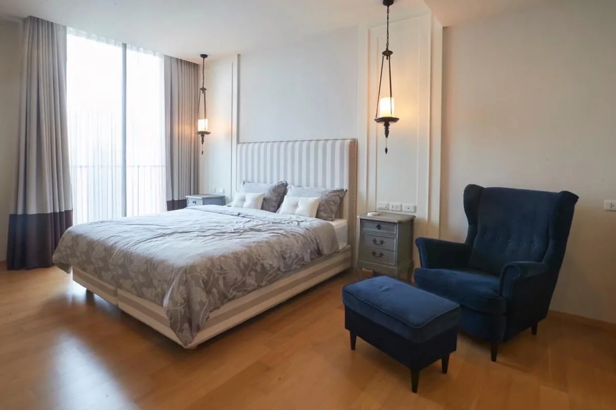 Property photos for Noble ReD