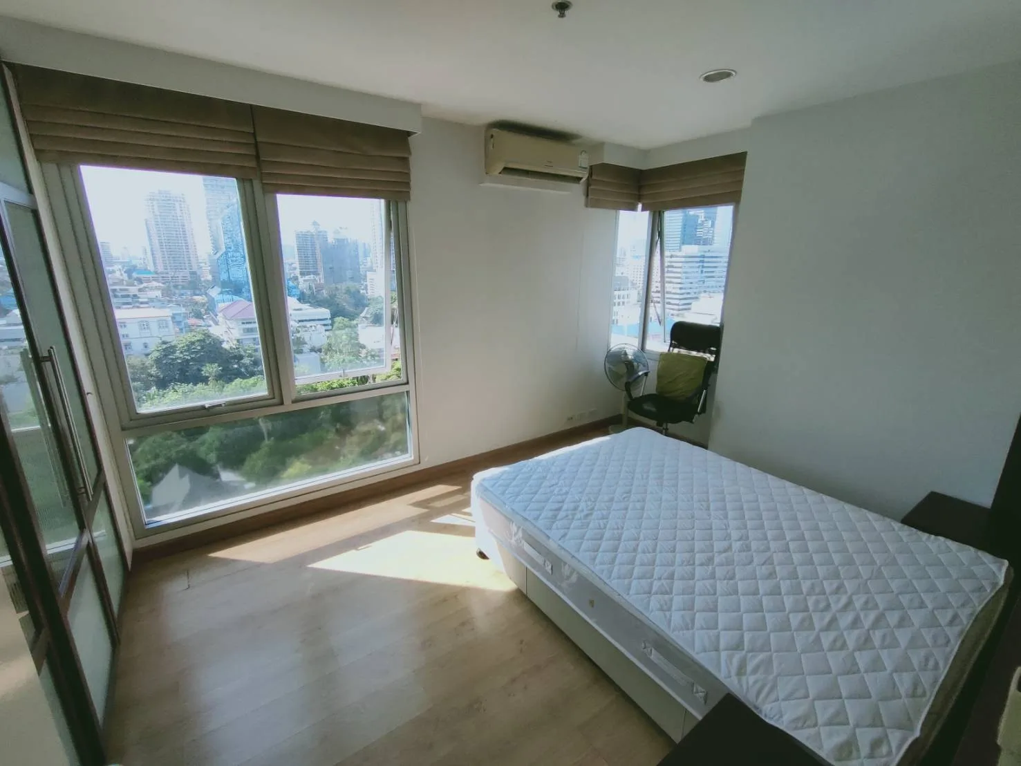 Property photos for Silom Grand Terrace