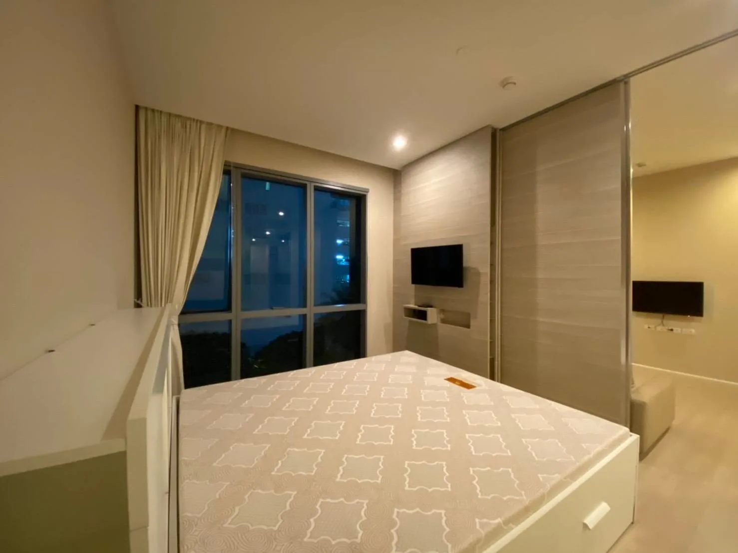 Property photos for The Room Sukhumvit 21