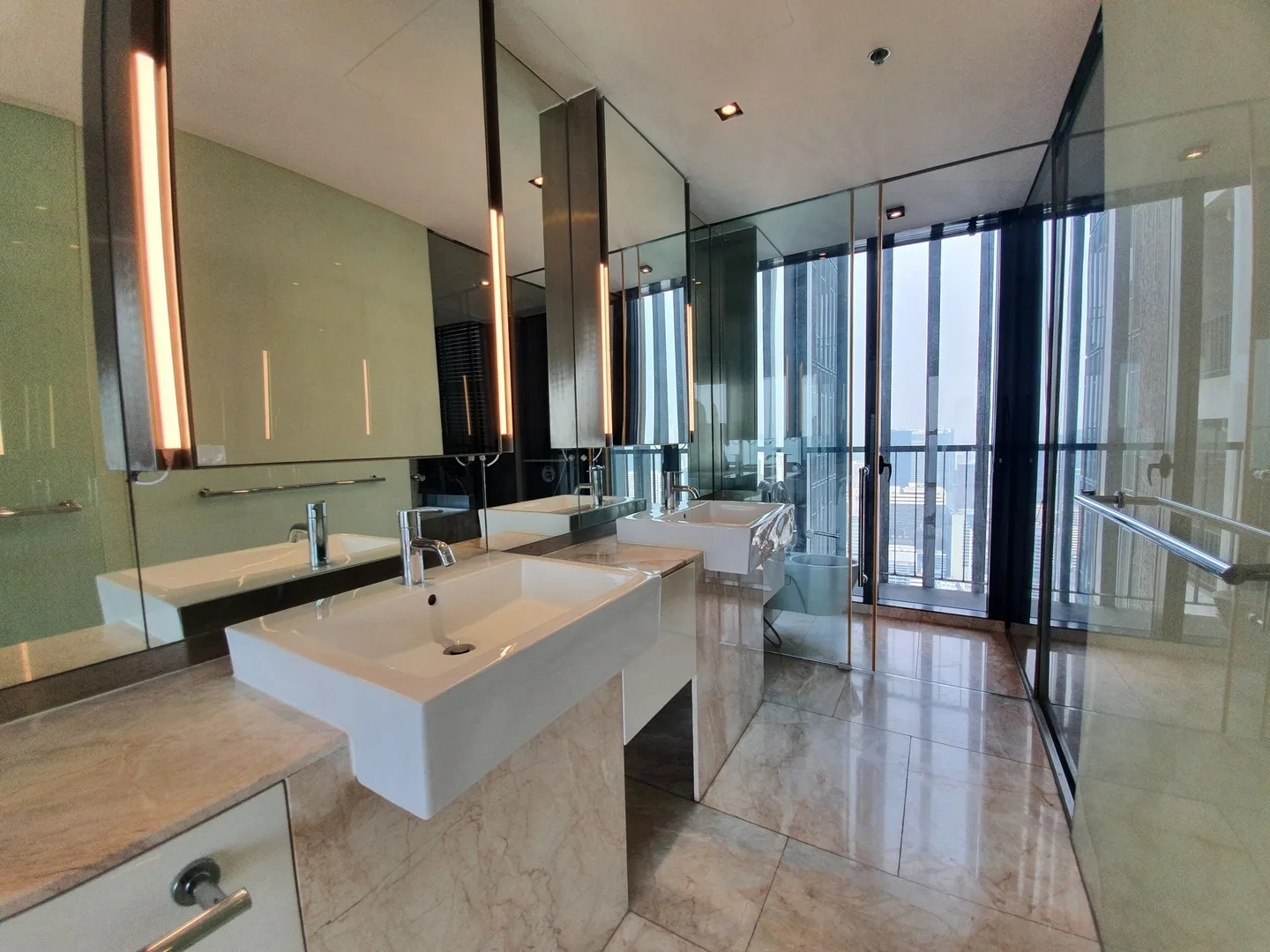 Property photos for The Met