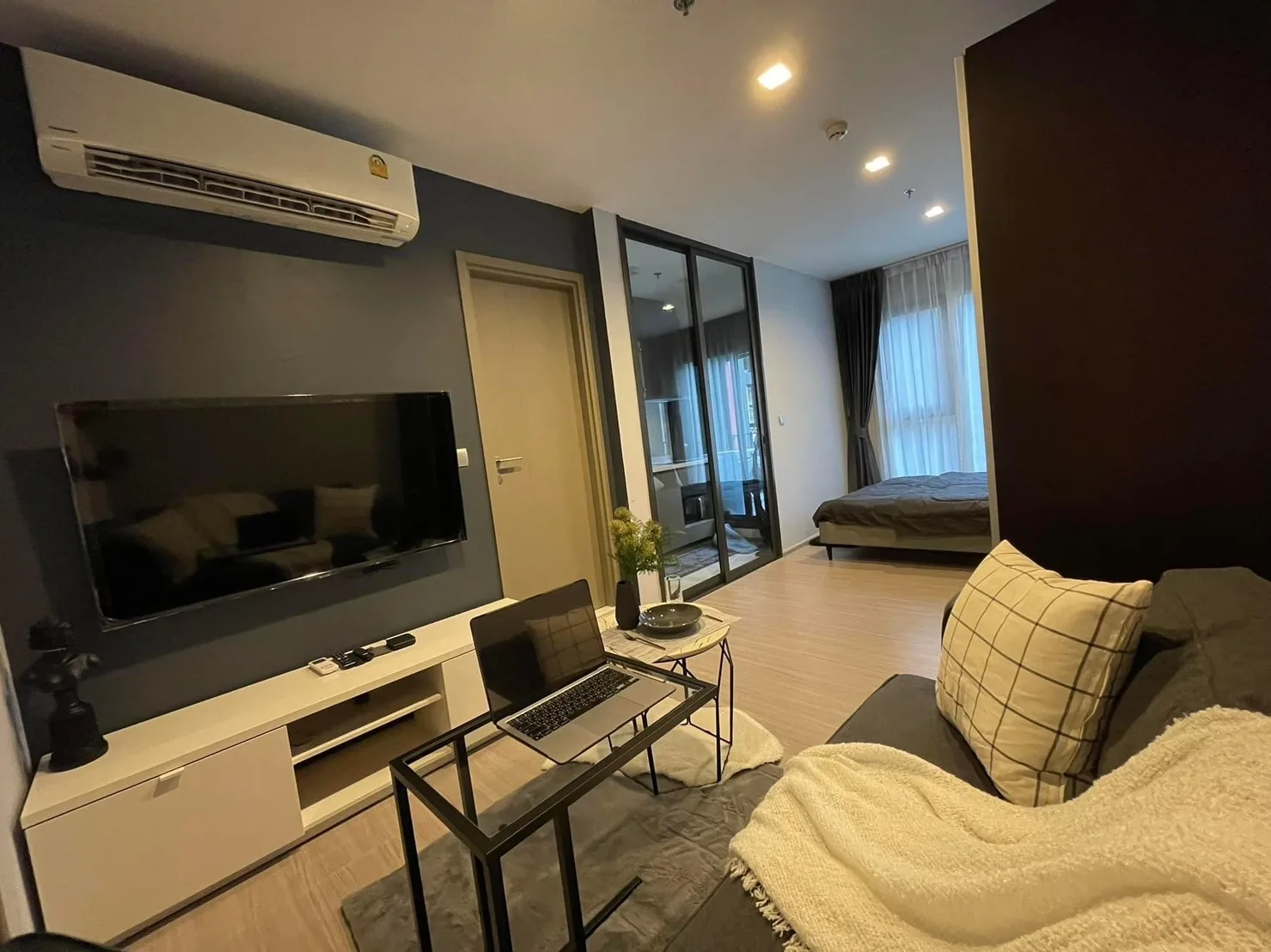 Property photos for Life Asoke Hype