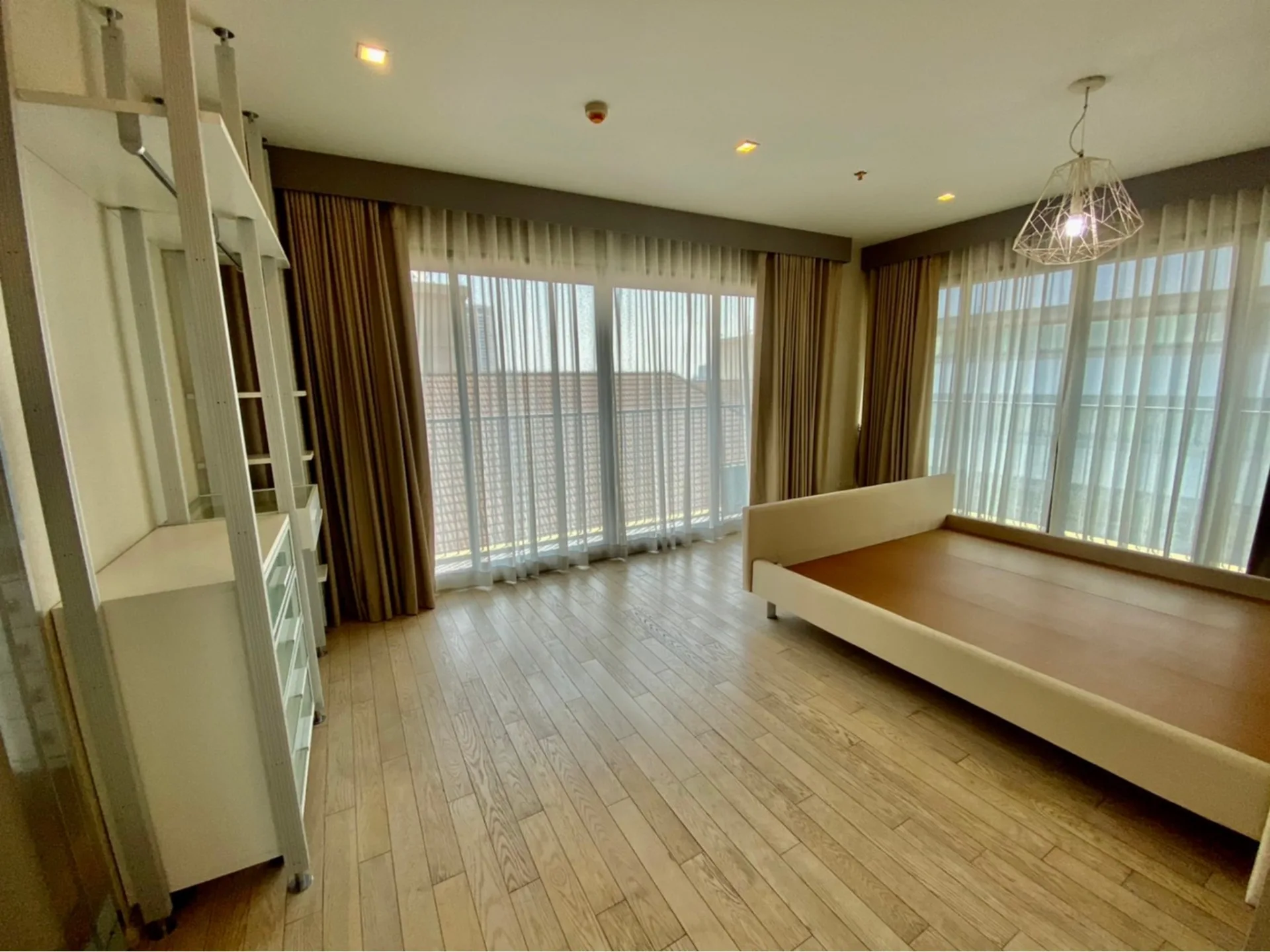 Property photos for Noble Solo