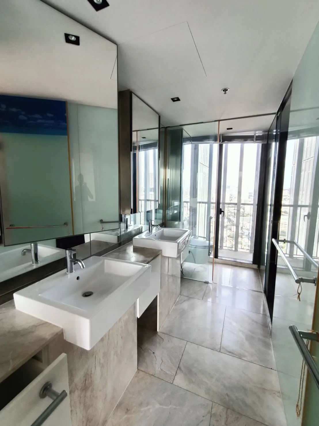 Property photos for The Met