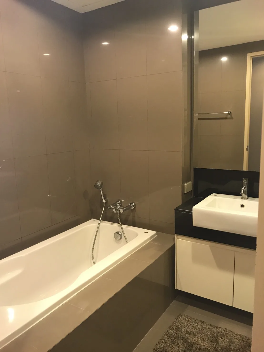 Property photos for Siri On 8