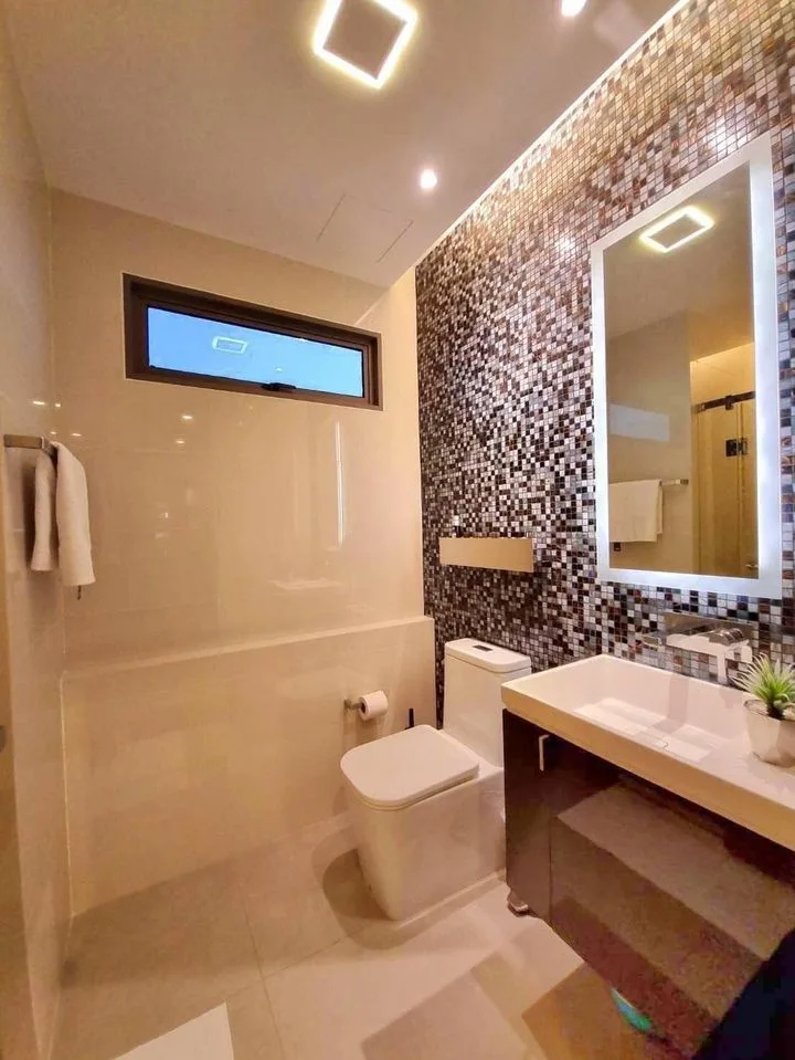 Property photos for The Room Sathorn - St.Louis