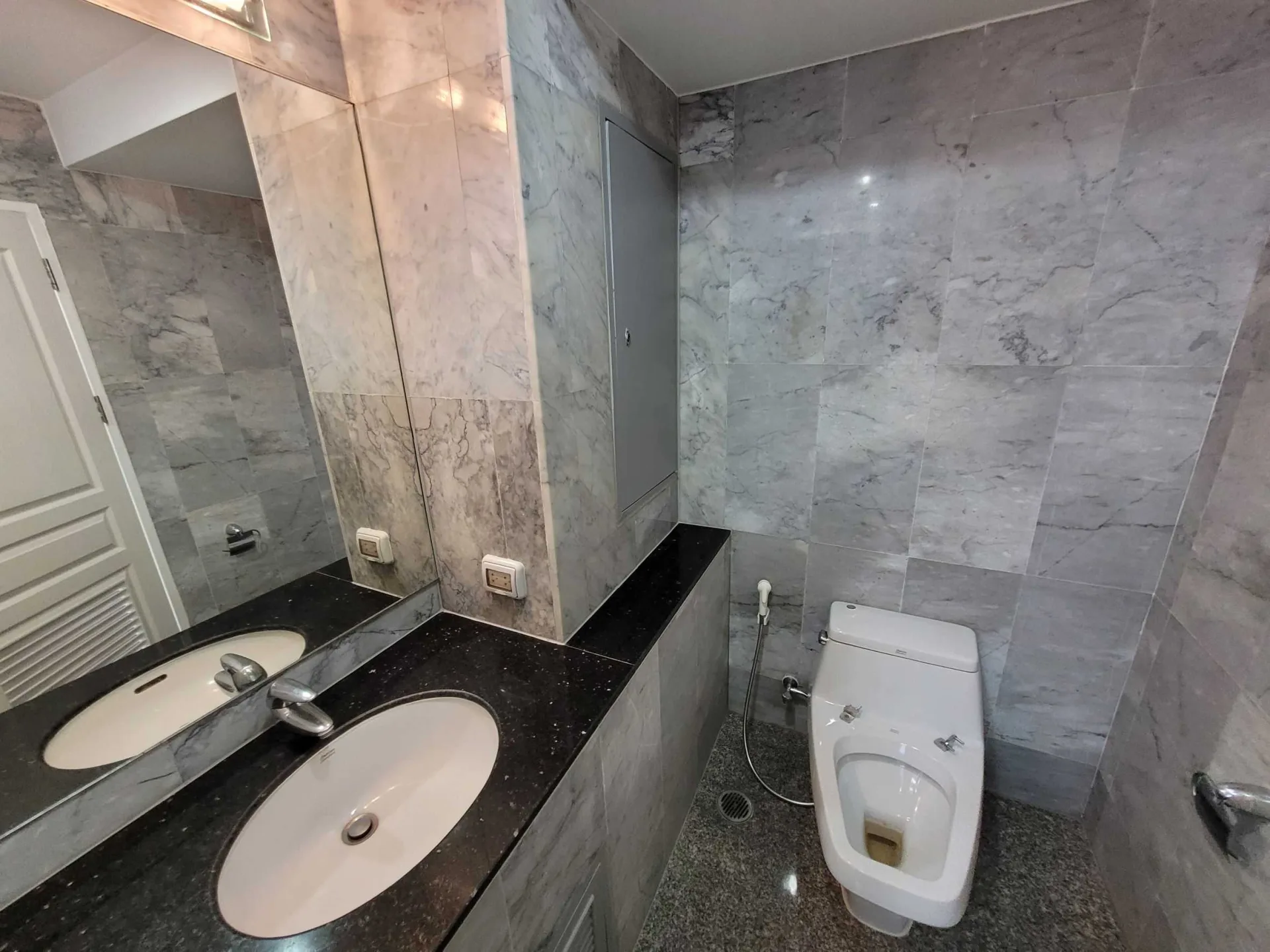 Property photos for Prasanmitr Thani Tower