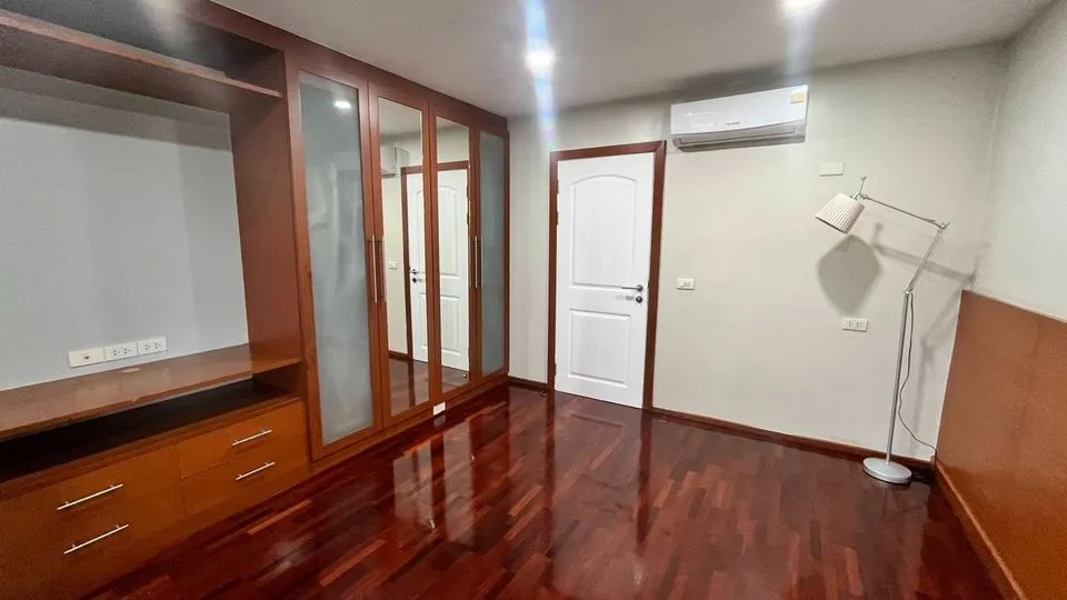 Property photos for Yen Akard Garden