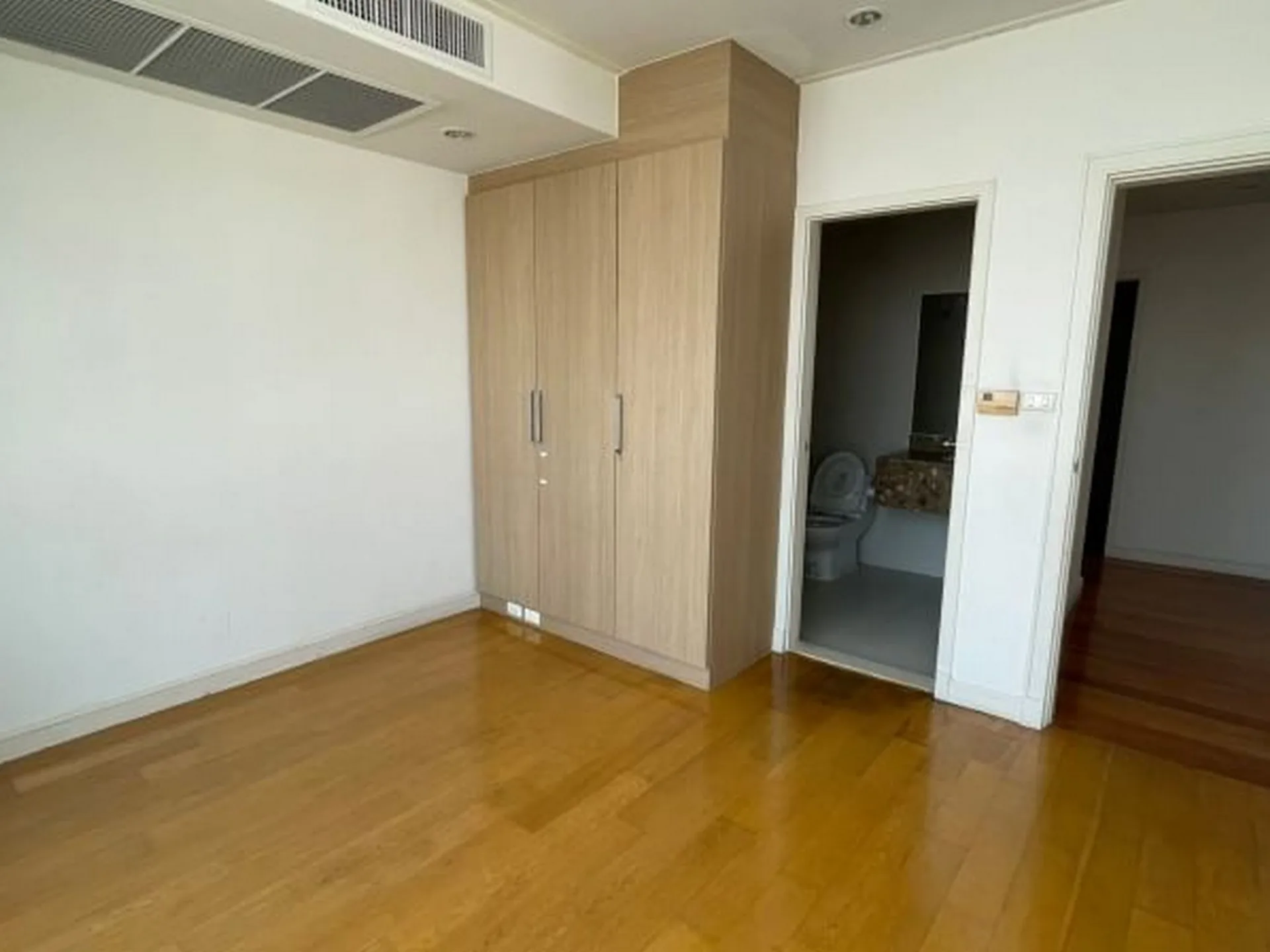 Property photos for Chamchuri Square Residence