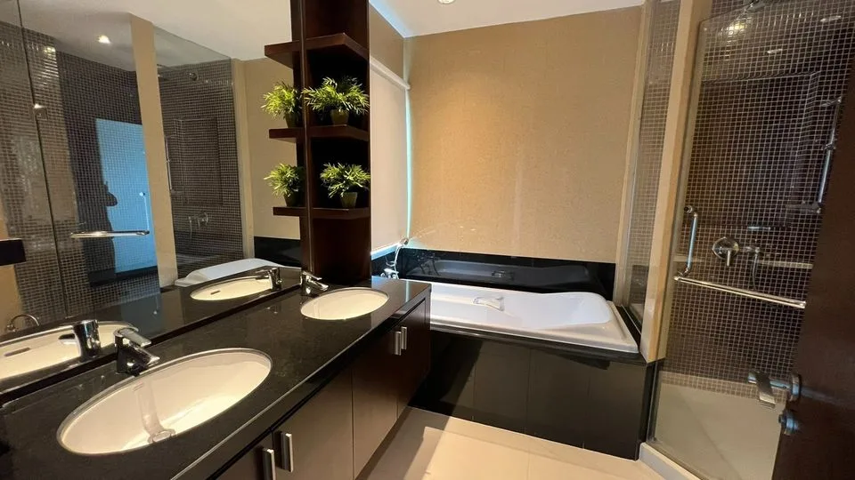 Property photos for Royal Residence Park