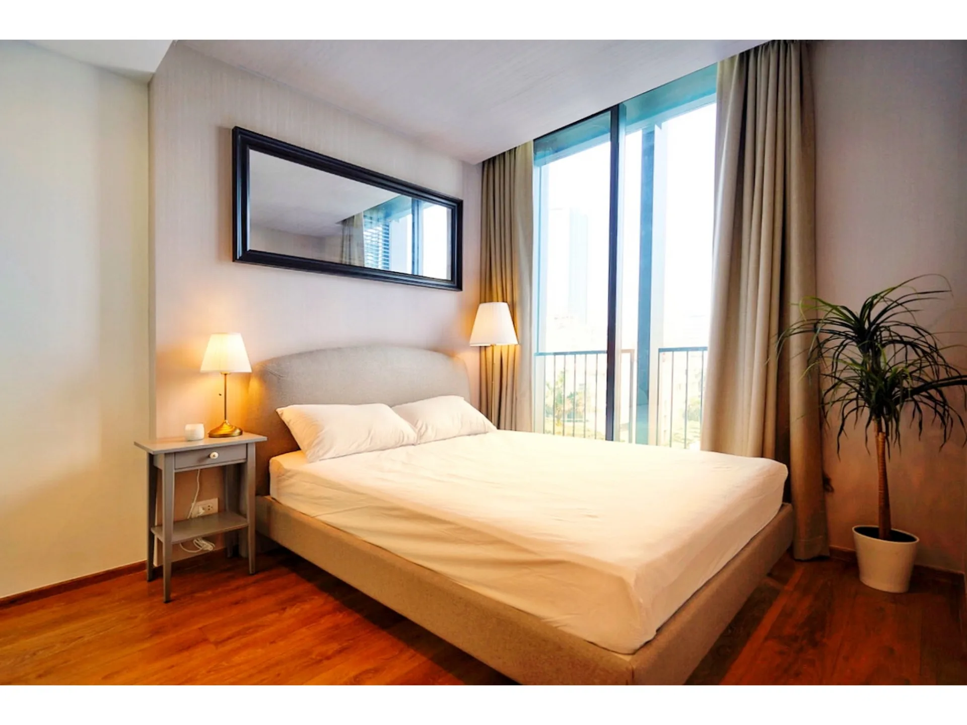 Property photos for Noble BE 33