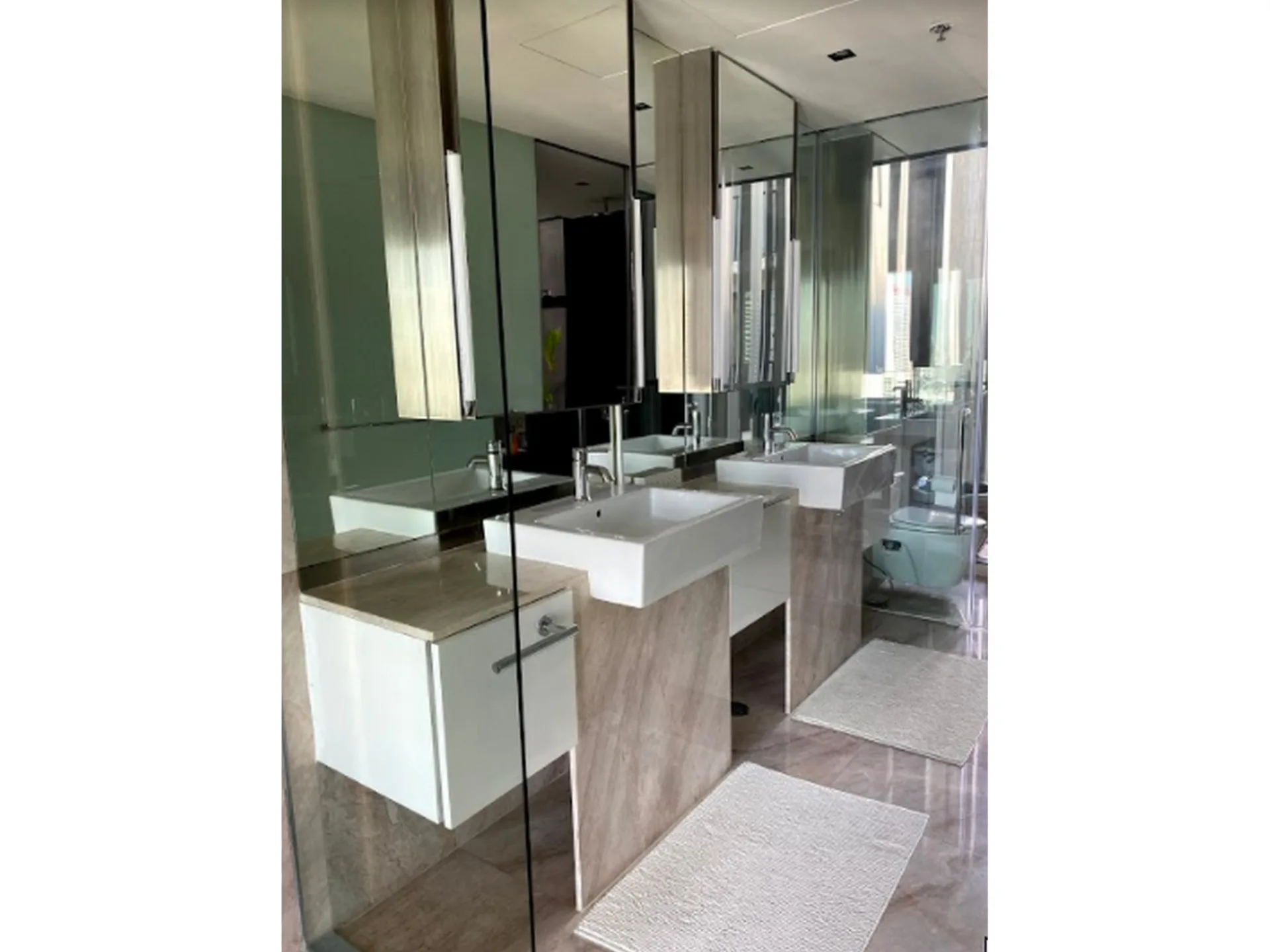 Property photos for The Met