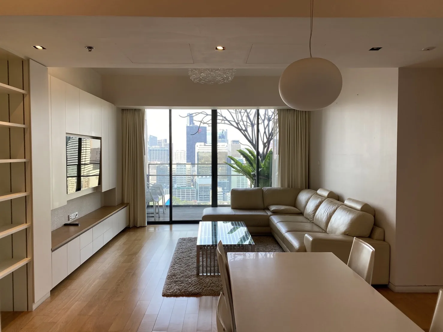 Property photos for The Met