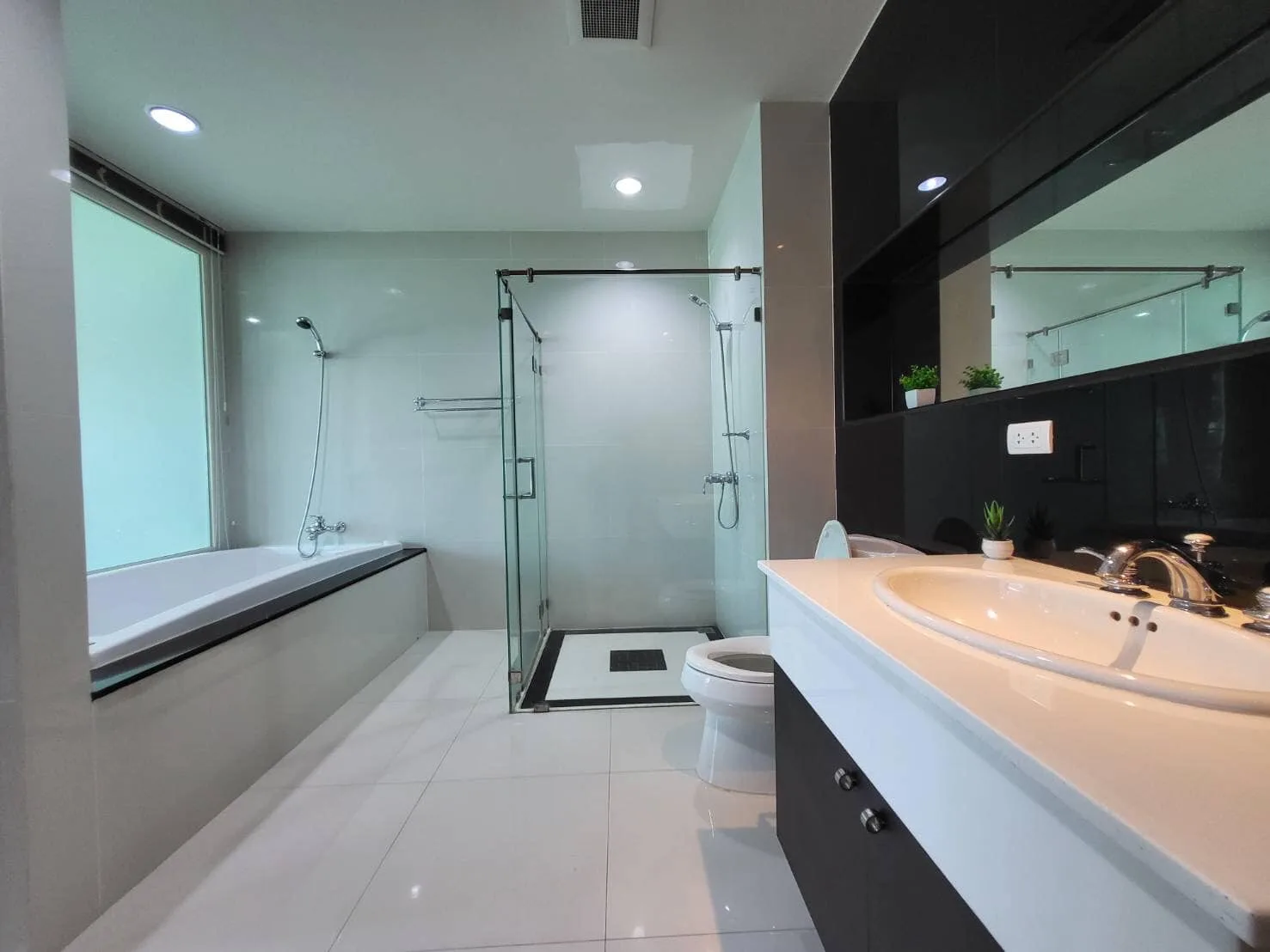 Property photos for The Address Chidlom