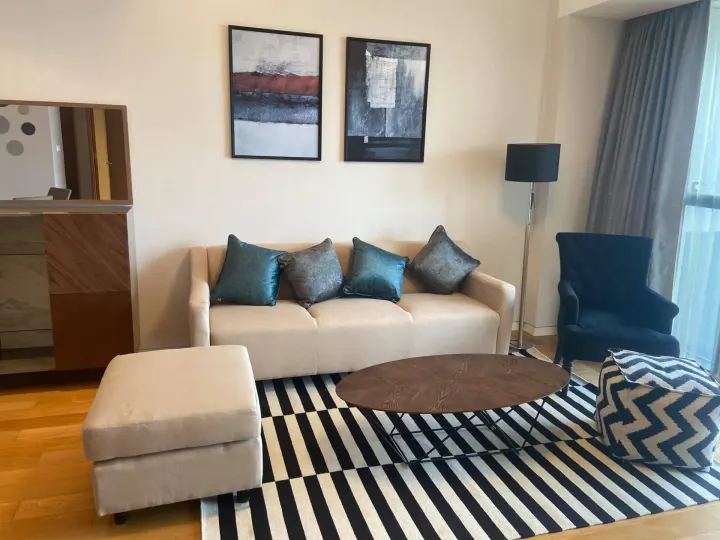 Property photos for The Met