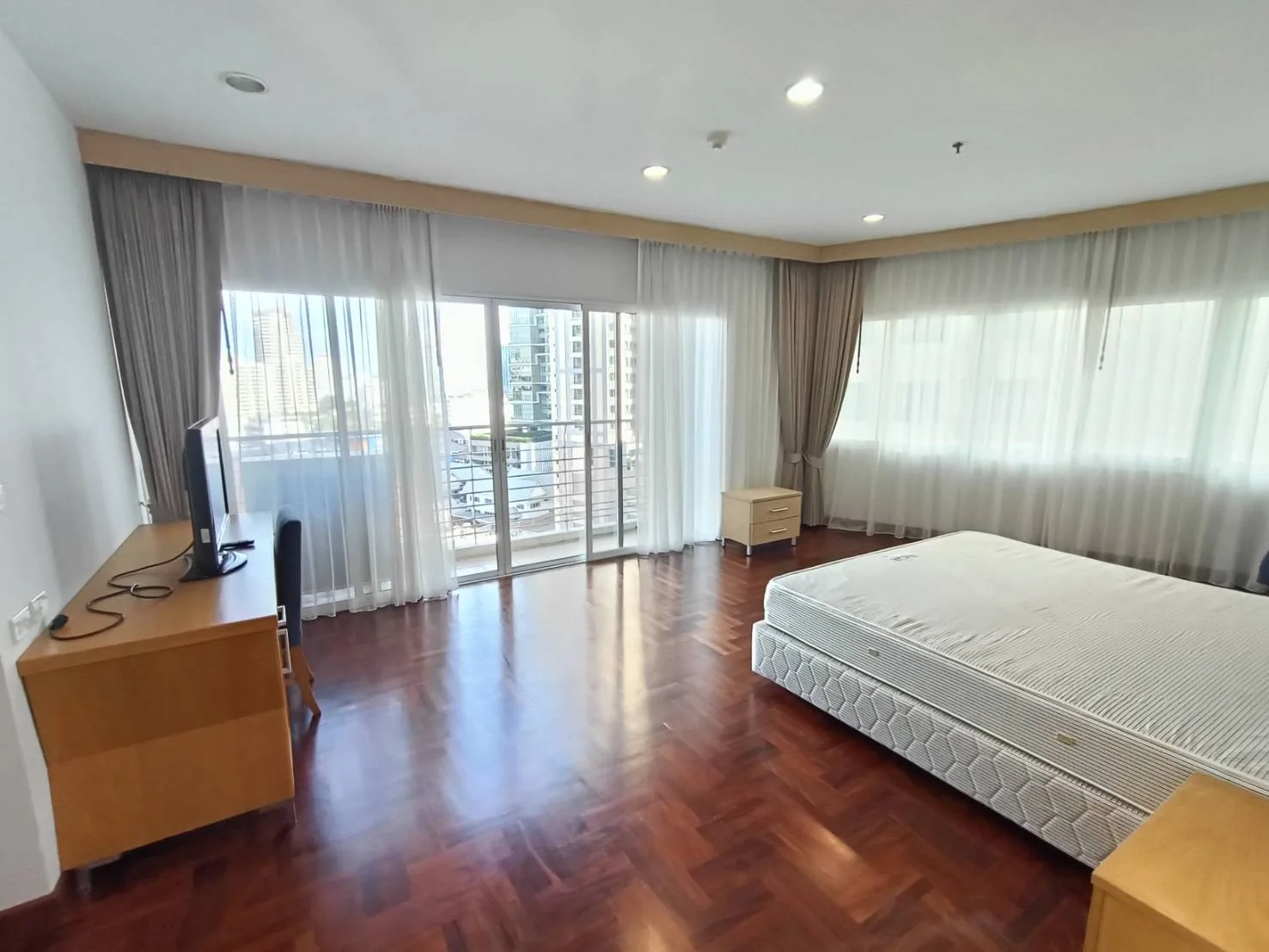 Property photos for The Grand Sethiwan Sukhumvit 24
