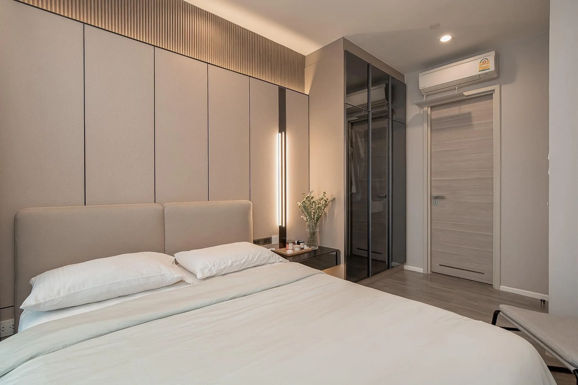 Property photos for The Room Sathorn - St.Louis