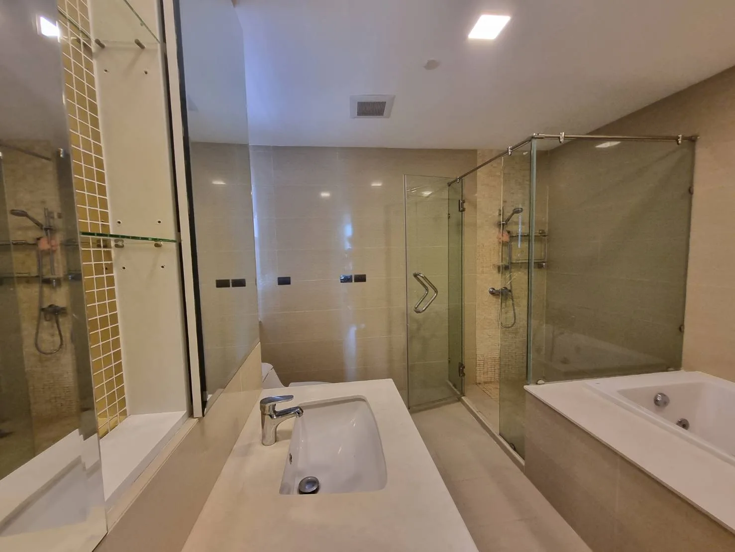 Property photos for Ideal 24
