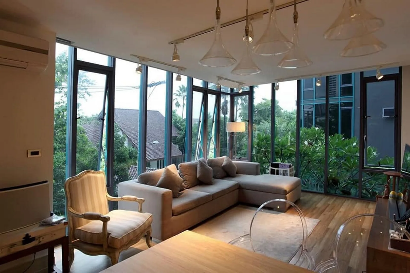 Property photos for Prom Phaholyothin 2