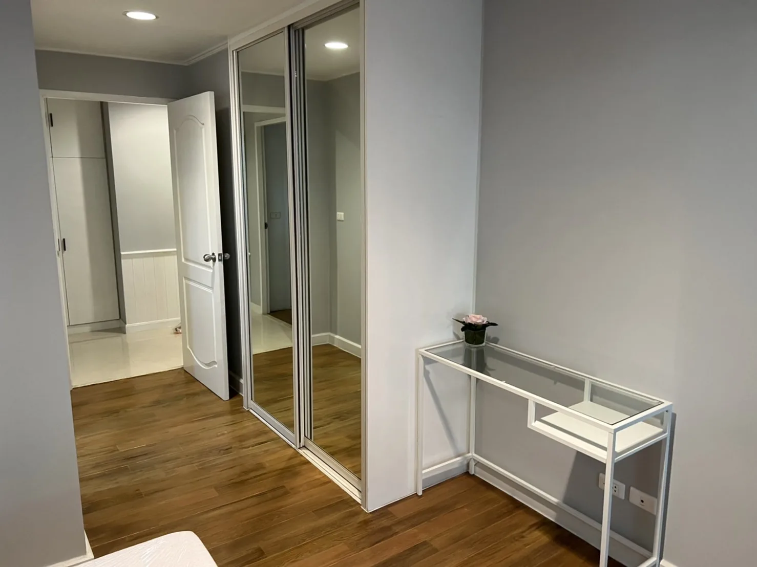 Property photos for La Vie En Rose Place