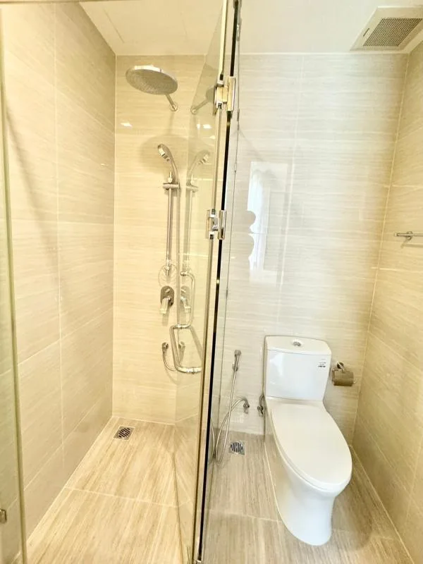 Property photos for Noble BE 33