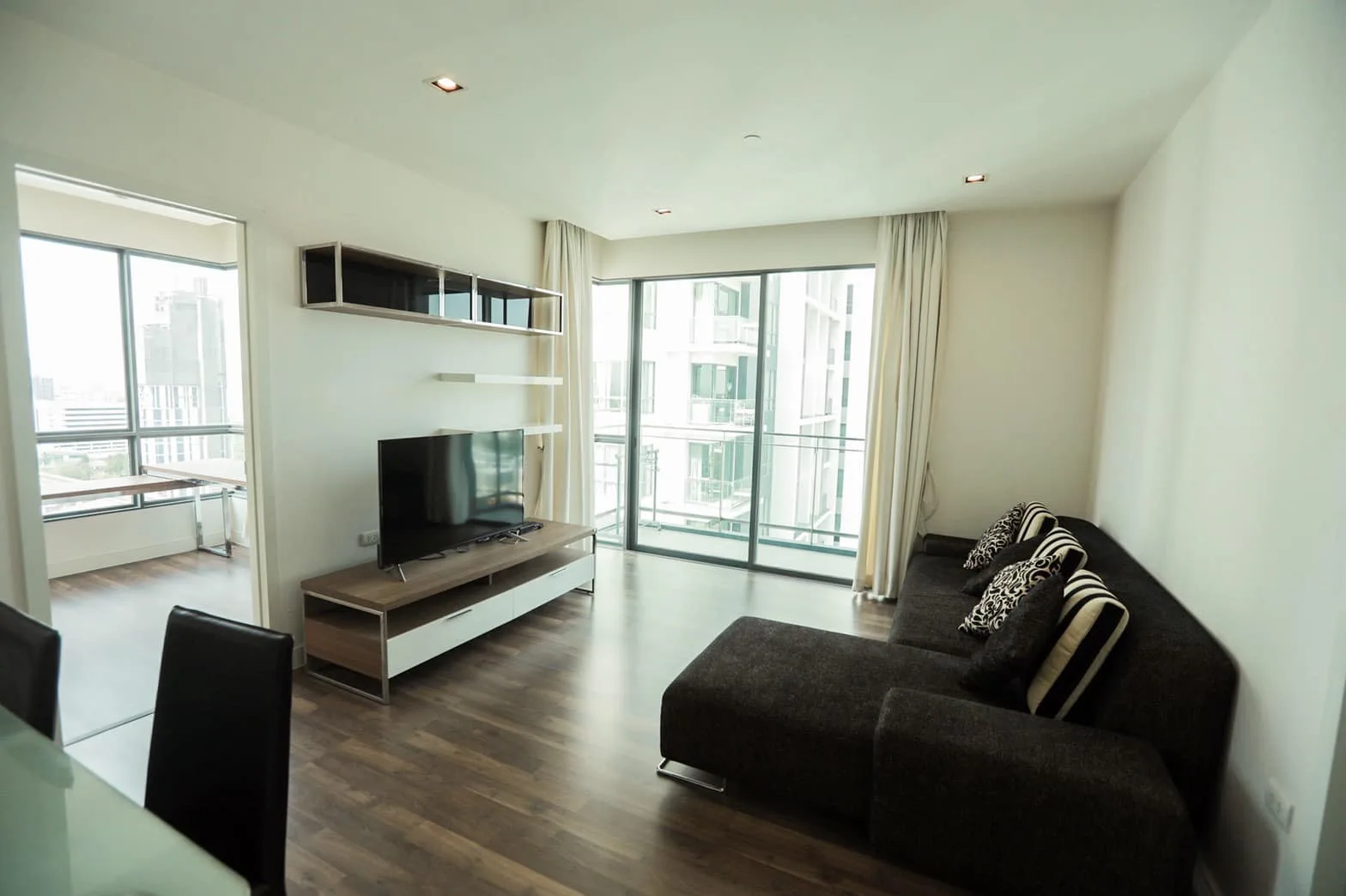 Property photos for The Room Sukhumvit 62