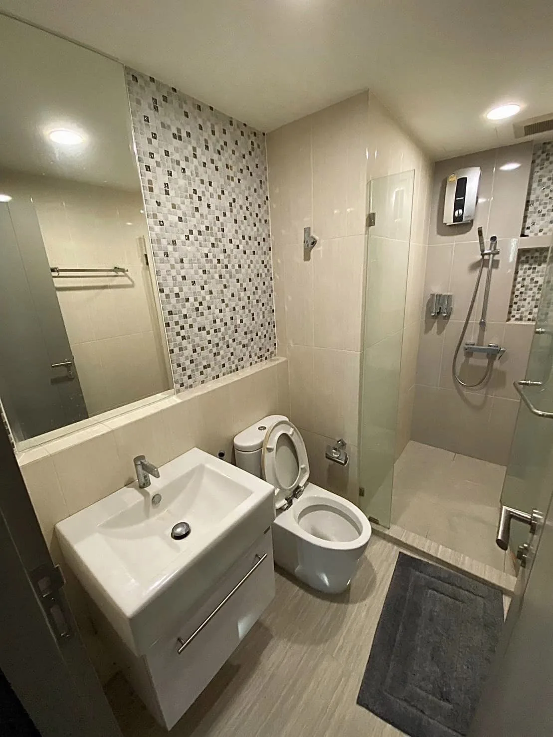 Property photos for Life Ratchadapisek