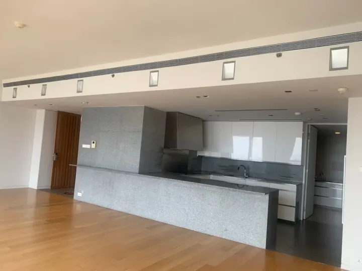 Property photos for The Met