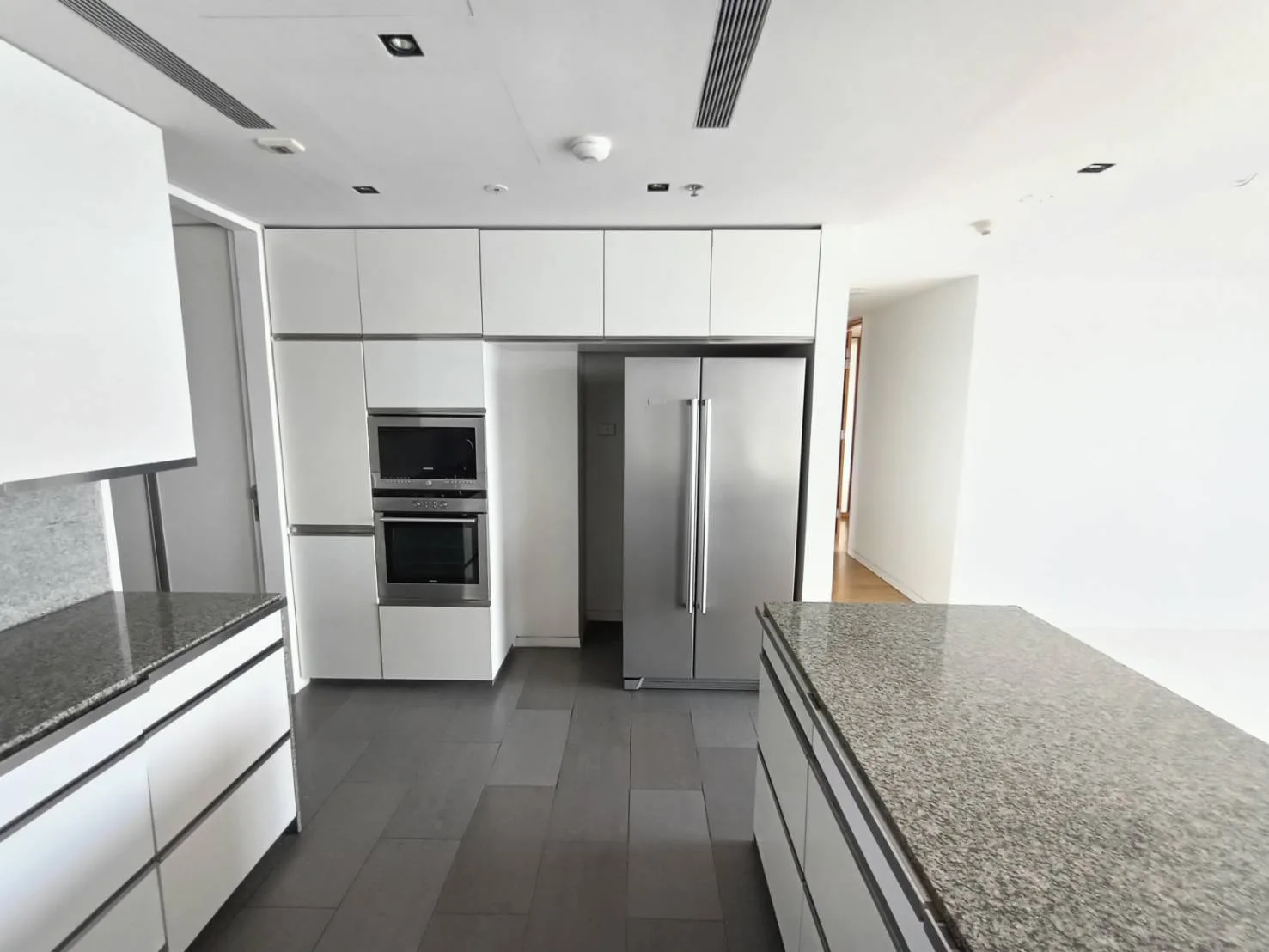 Property photos for The Met
