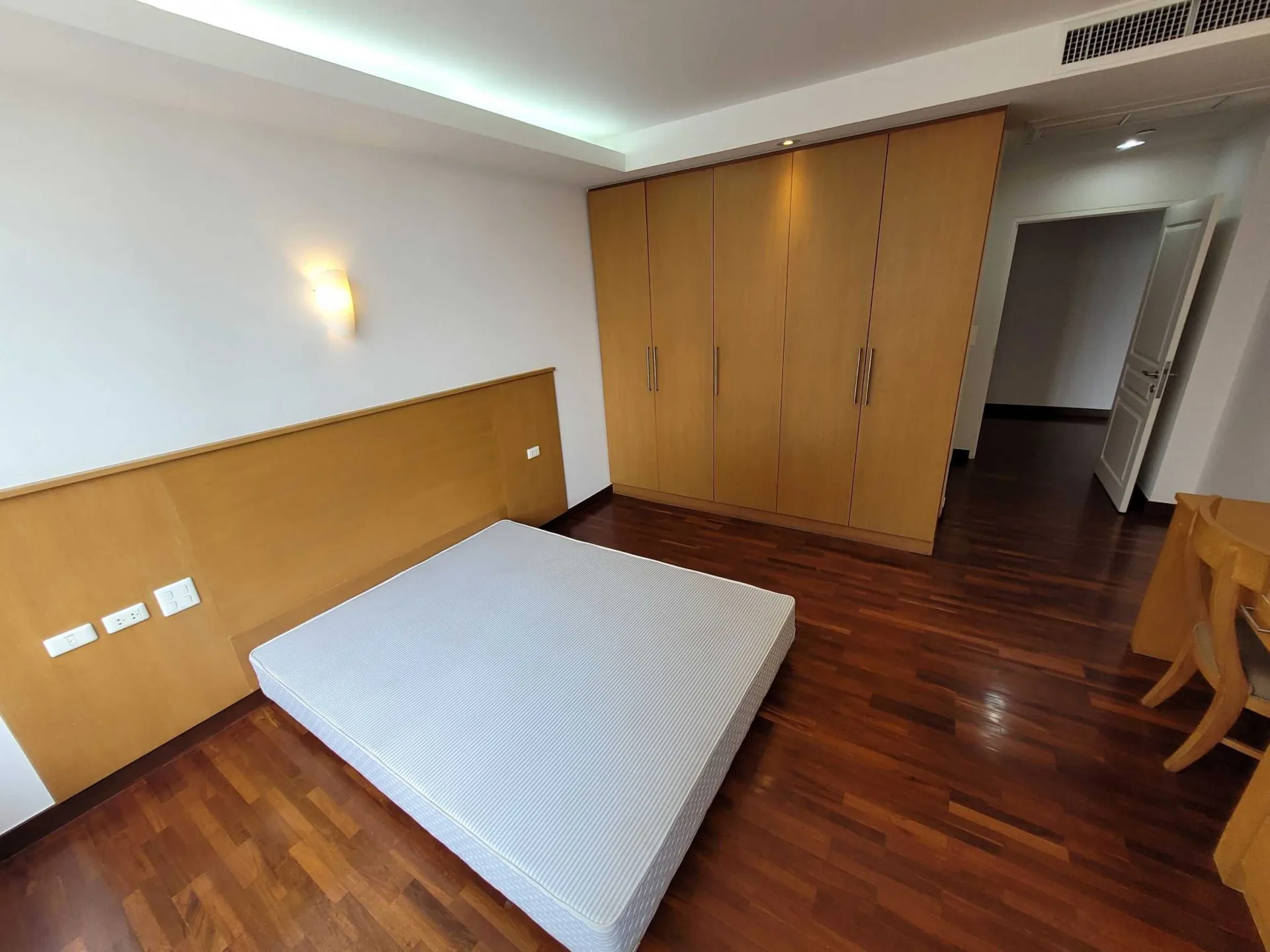 Property photos for Prasanmitr Thani Tower