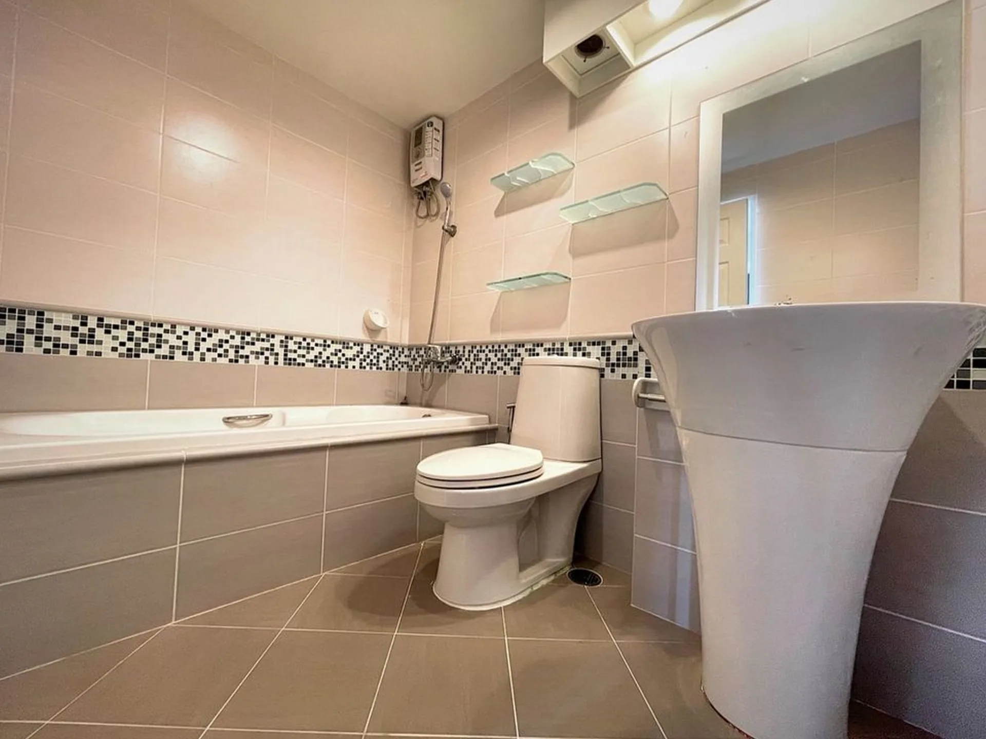 Property photos for The Waterford Sukhumvit 50 Onnut