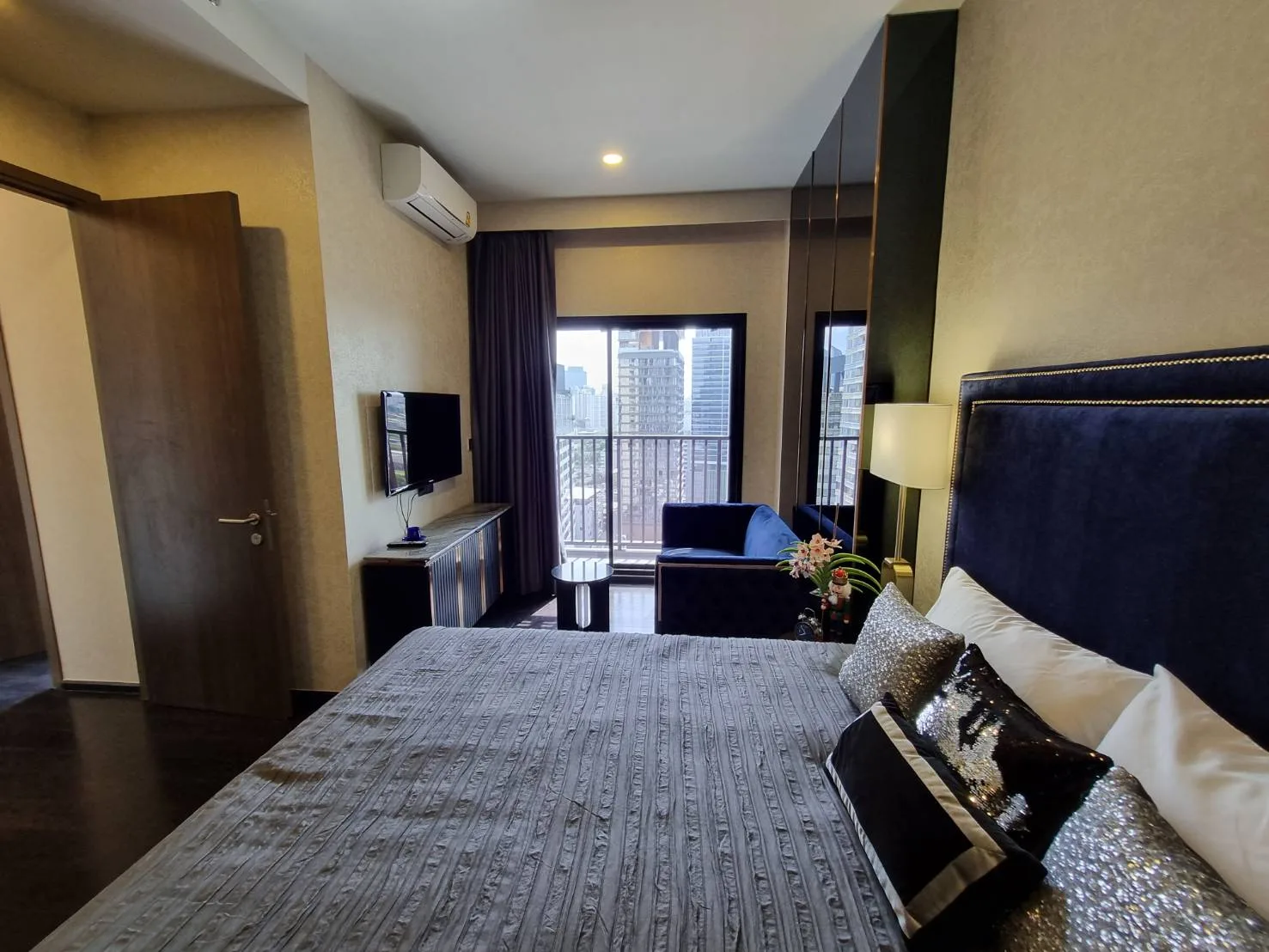 Property photos for Park Origin Thonglor