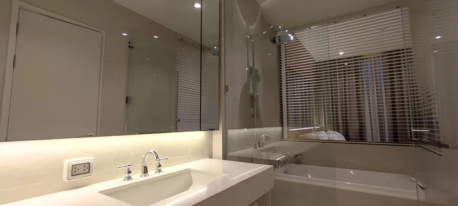 Property photos for Muniq Langsuan