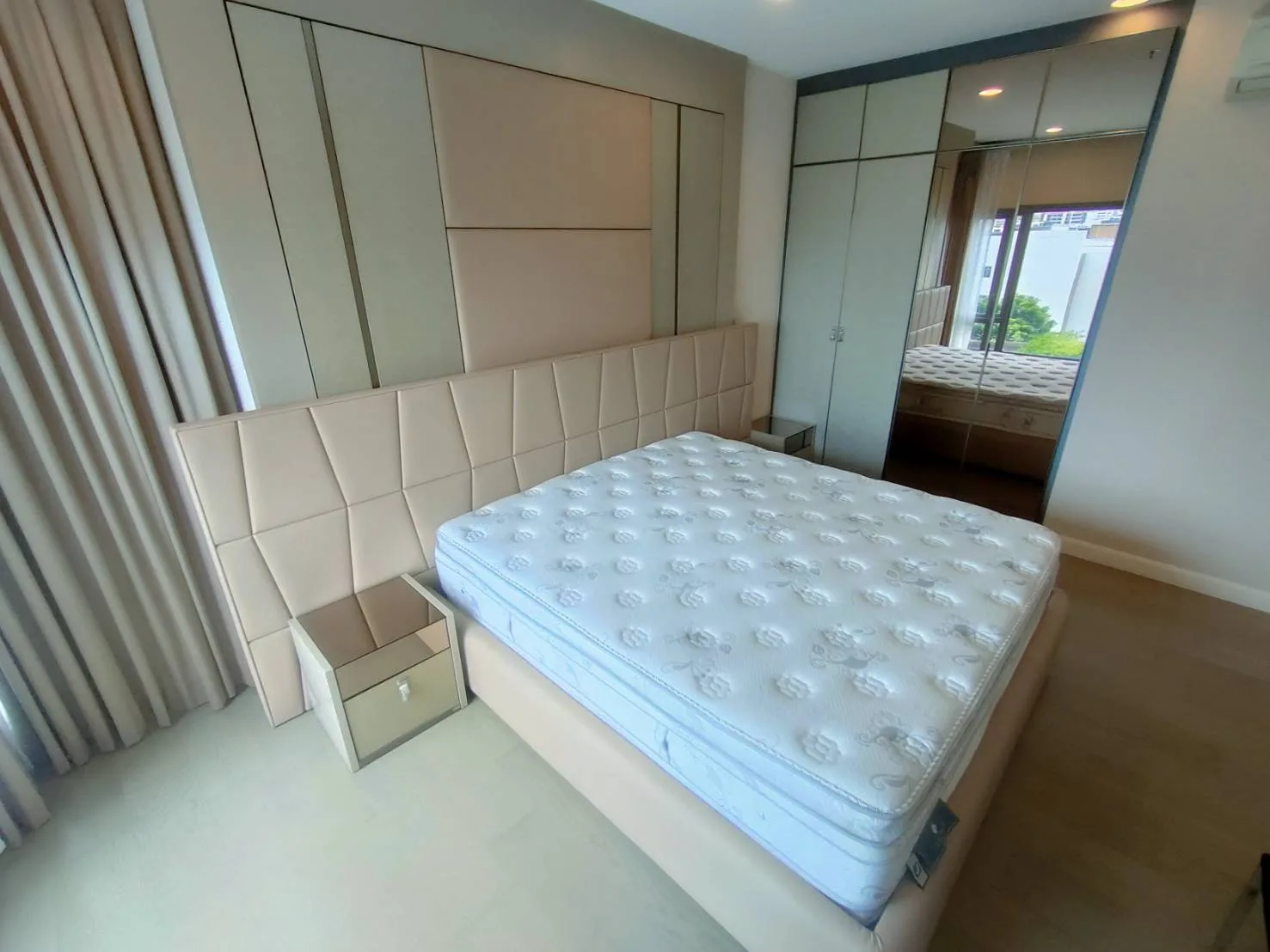 Property photos for The Crest Sukhumvit 34