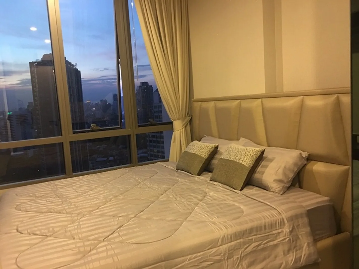 Property photos for The Room Sukhumvit 69