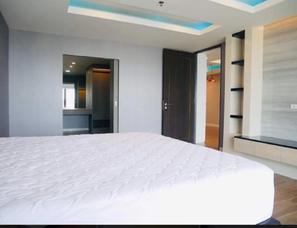 Property photos for State Tower
