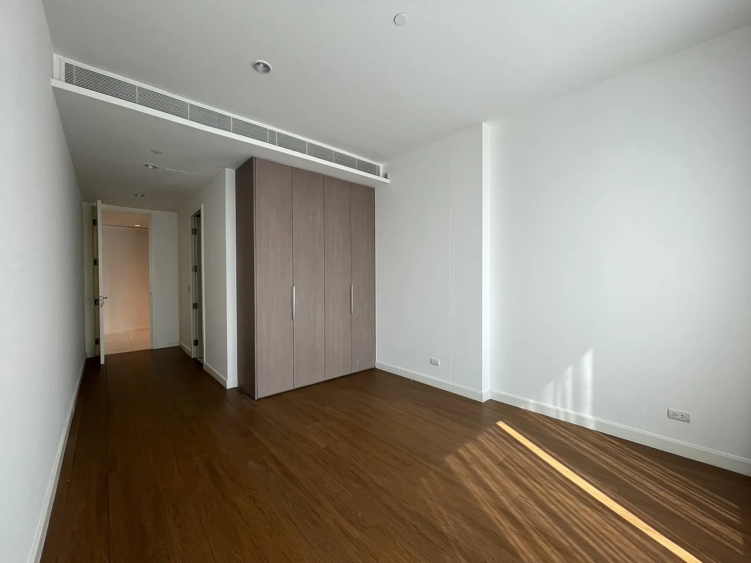 Property photos for 185 Rajadamri