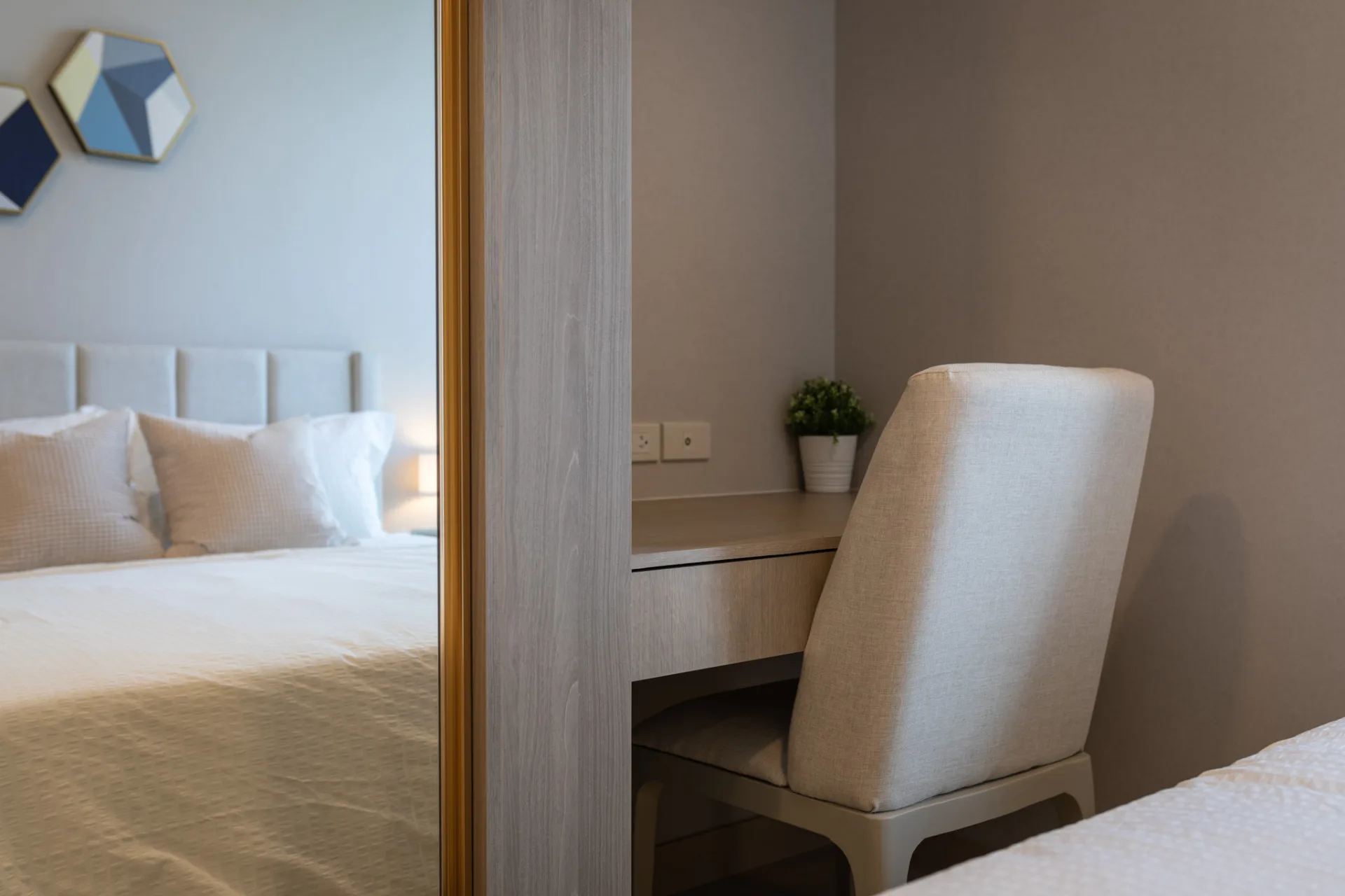 Property photos for Siamese Exclusive Queens