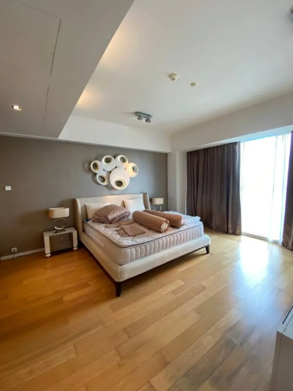 Property photos for The Met