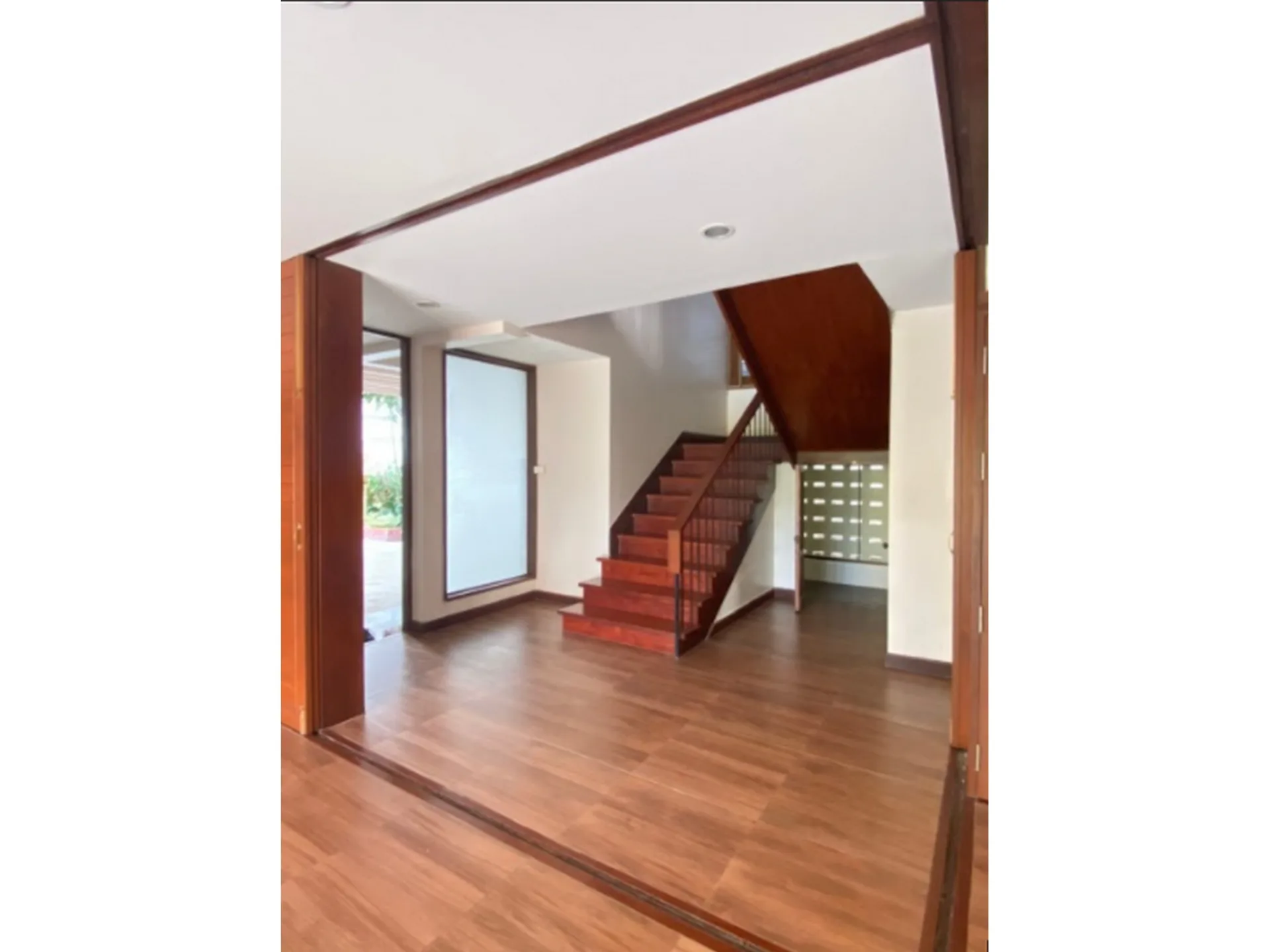 Property photos for 13 Yaek Soi Sammit